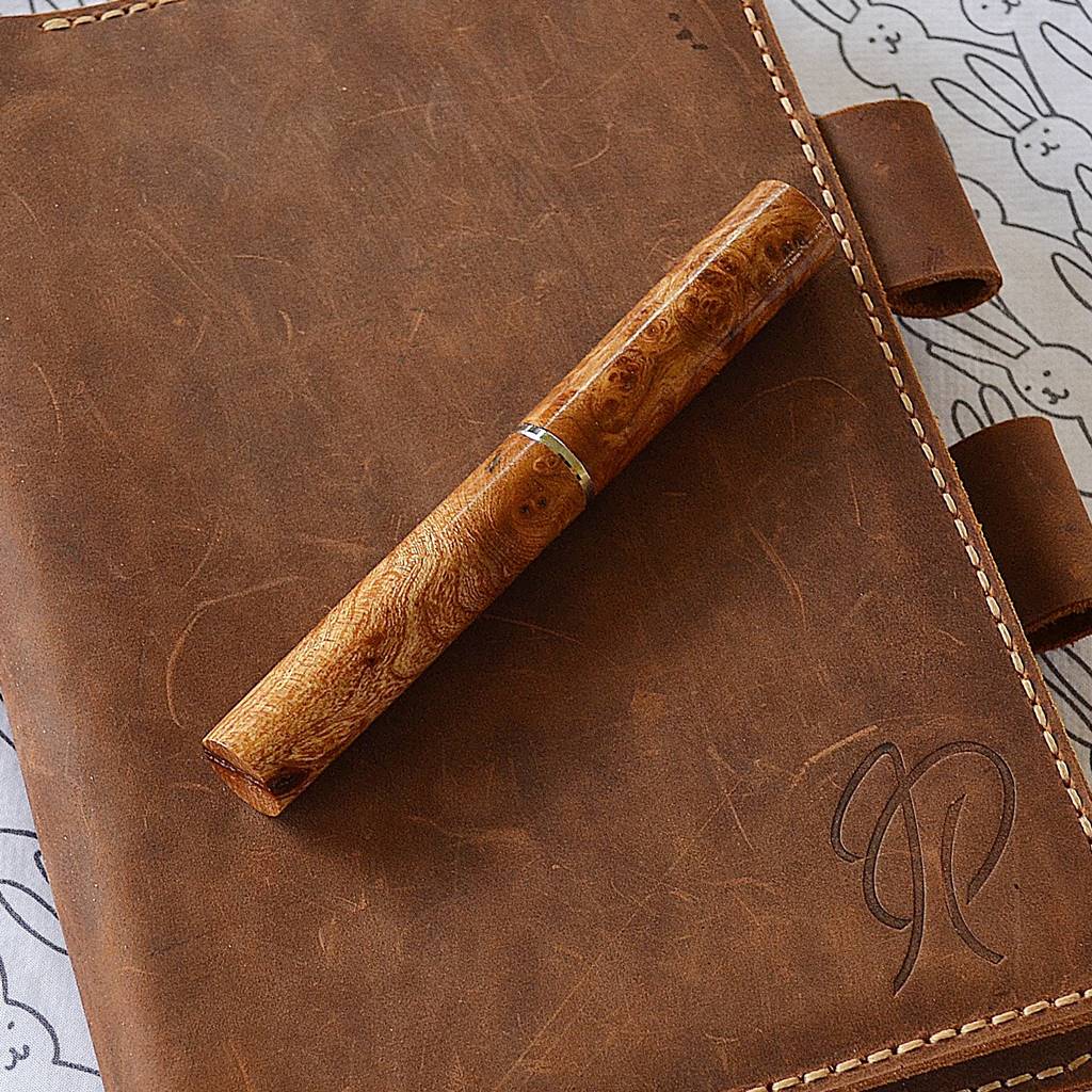 Feadán Fountain Pen – Handmade from rare Irish Burled Elm with Peter Bock size 6 nib, minimalist tubular design