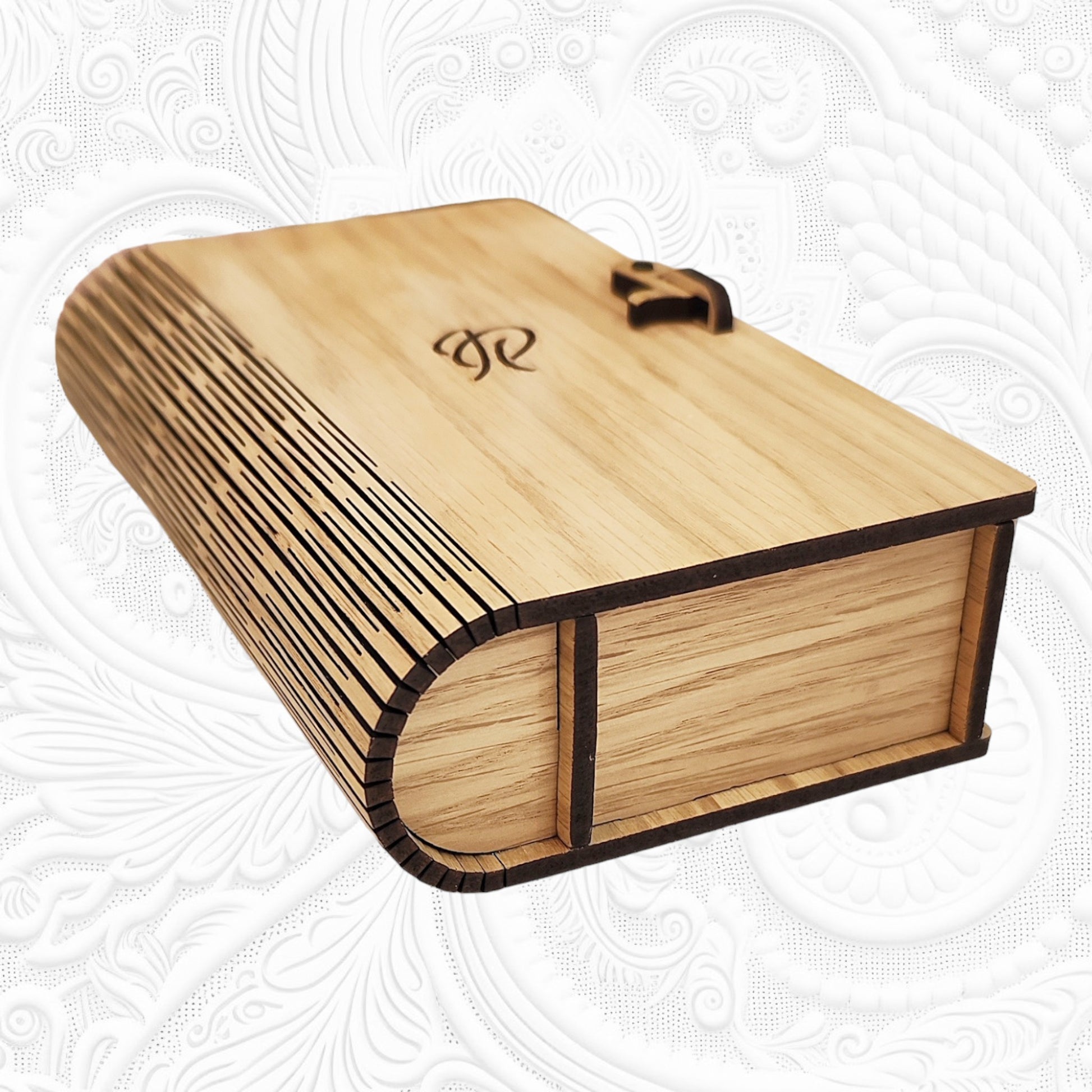 Luxury wooden personalised pen presentation box inspired by the book of Kells by Irish pens